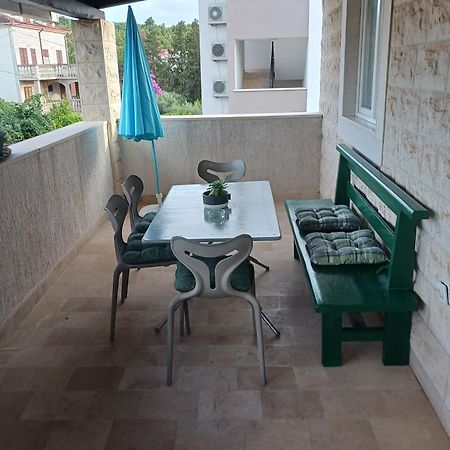 Apartments Marino - Near Family Friendly Beach Supetar Eksteriør bilde